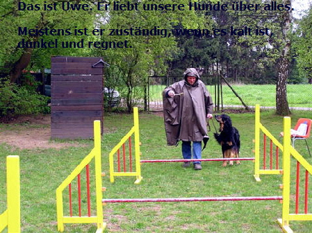 Das ist Uwe. Er liebt unsere Hunde ber alles.

Meistens ist er zustndig, wenn es kalt ist,
dunkel und regnet.